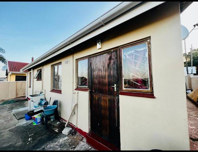 3 BEDROOM HOUSE FOR SALE IN KWAMASHU